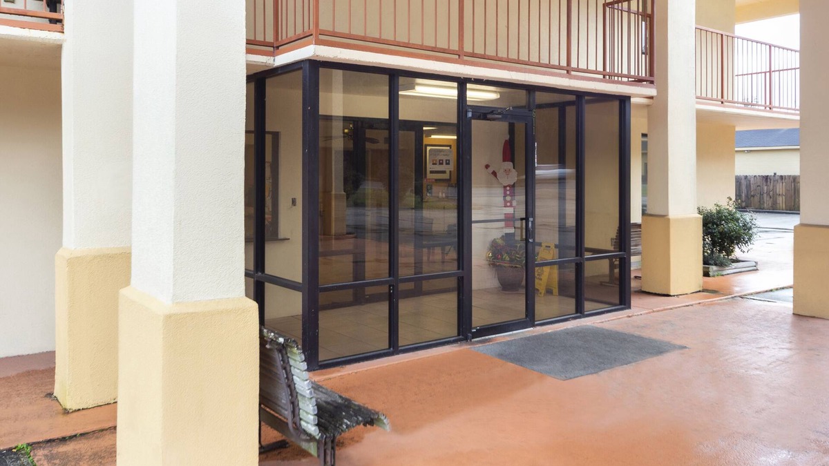 Brewton Hotel | Days Inn & Suites by Wyndham Brewton