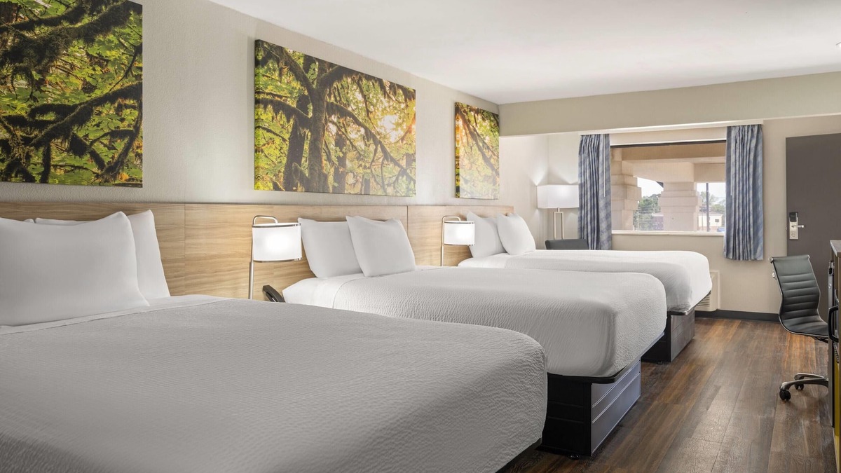 Byram Hotel | Days Inn & Suites by Wyndham Byram