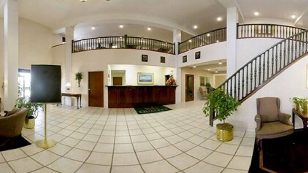 Hickory Hotel | Days Inn & Suites by Wyndham Hickory