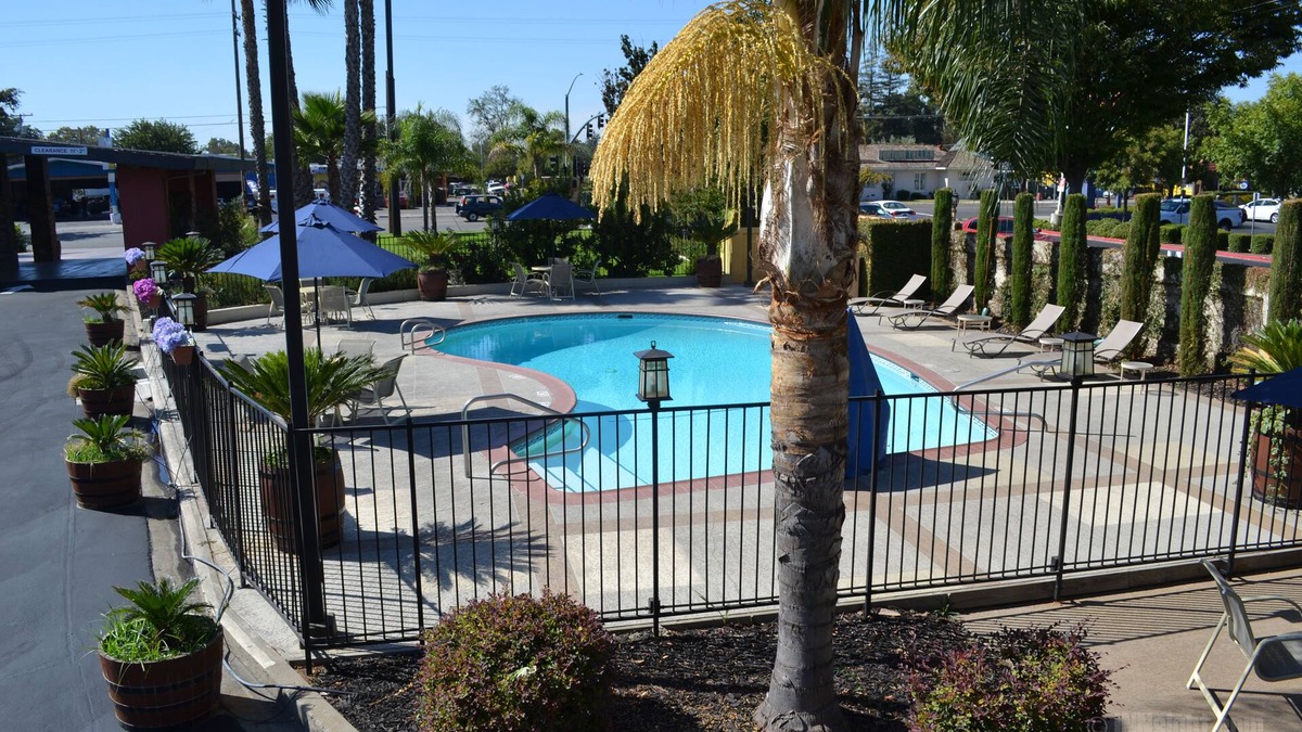 Lodi Hotel | Days Inn & Suites by Wyndham Lodi