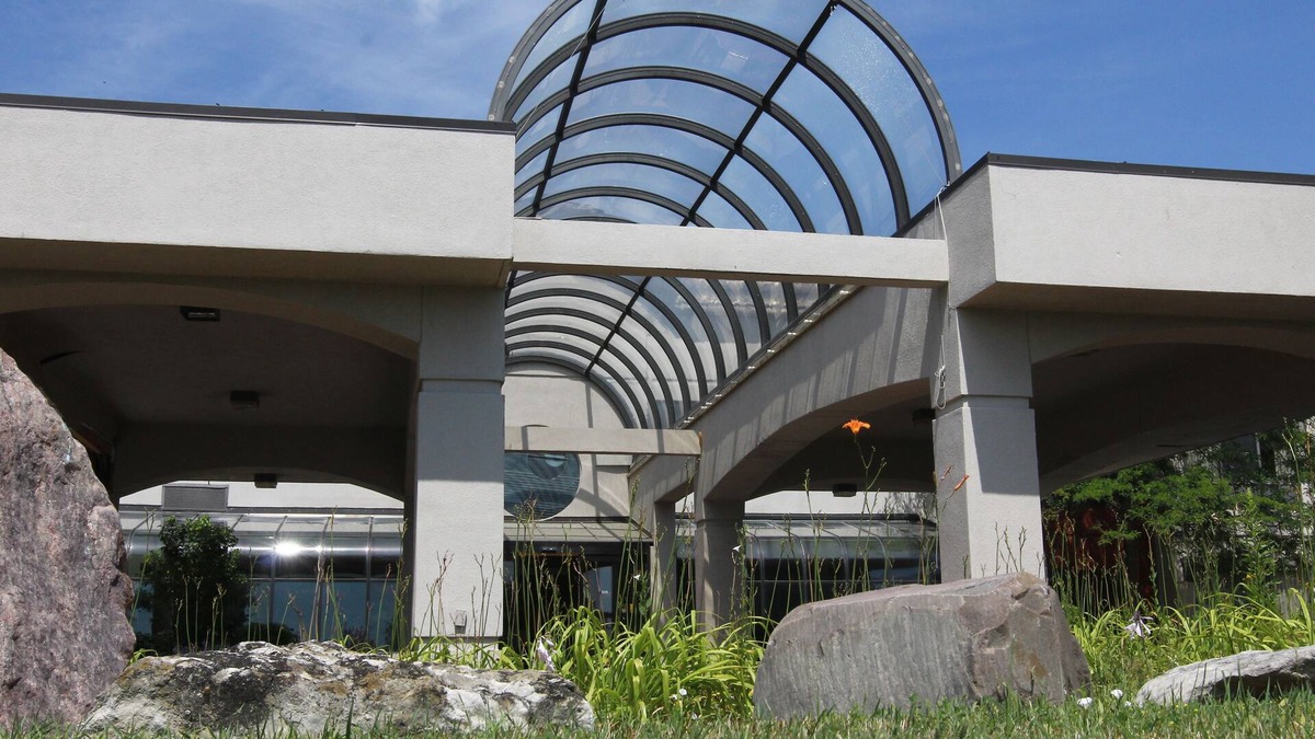 Rochester Hills Hotel | Days Inn & Suites by Wyndham Rochester Hills MI