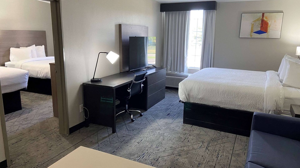 Tahlequah Hotel | Days Inn & Suites by Wyndham Tahlequah