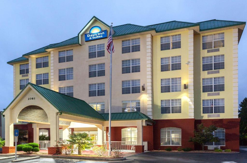 Northlake Hotel | Days Inn & Suites by Wyndham Tucker/Northlake
