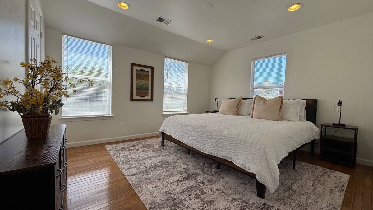 Jefferson Manor House | DC Suburb Home w/Parking | Near Metro & DC