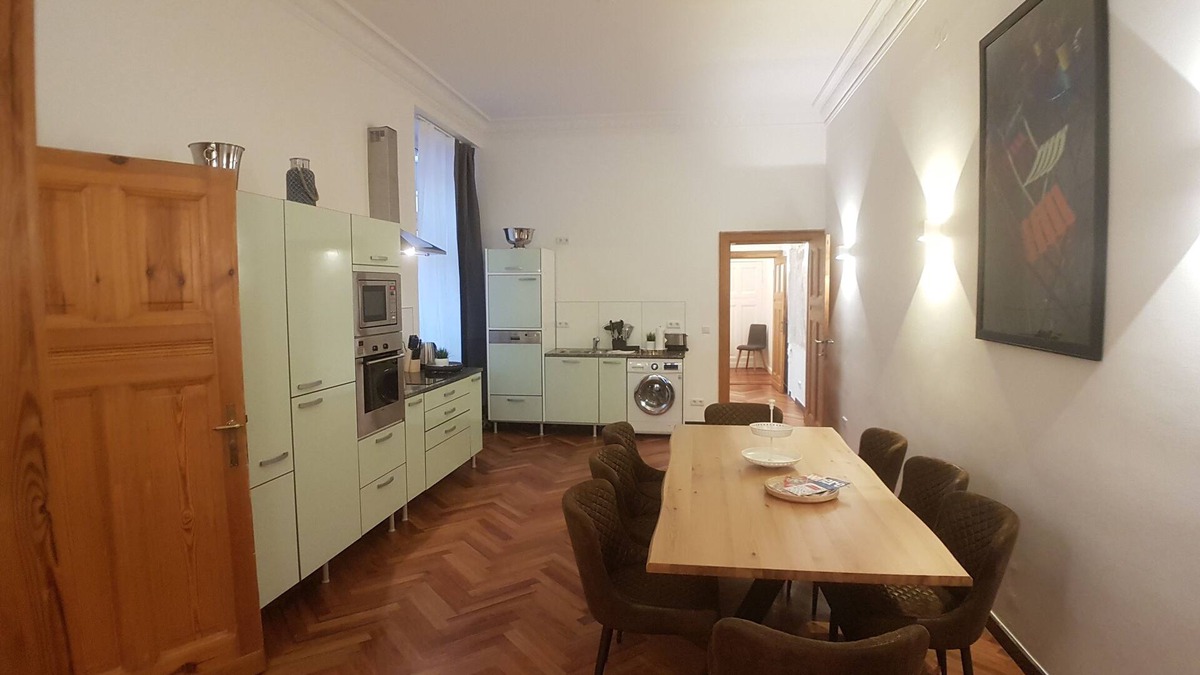 Kreuzberg Apartment | Spacious, family-friendly old Berlin apartment in the heart of the city