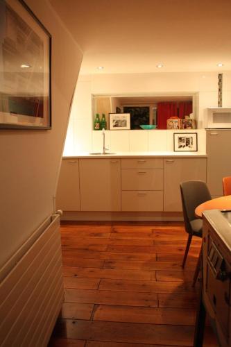 Turnhout House | De Buitenmuur - Vintage Suite & Bohemian Loft, elk met Privé-ingang en Jacuzzi