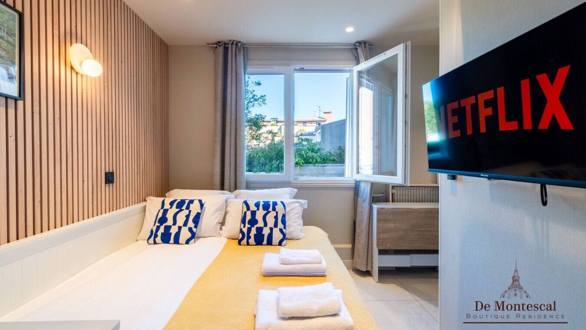 Notre-Dame-des-Champs Apartment | De Montescal - Cozy Central Studio A/C