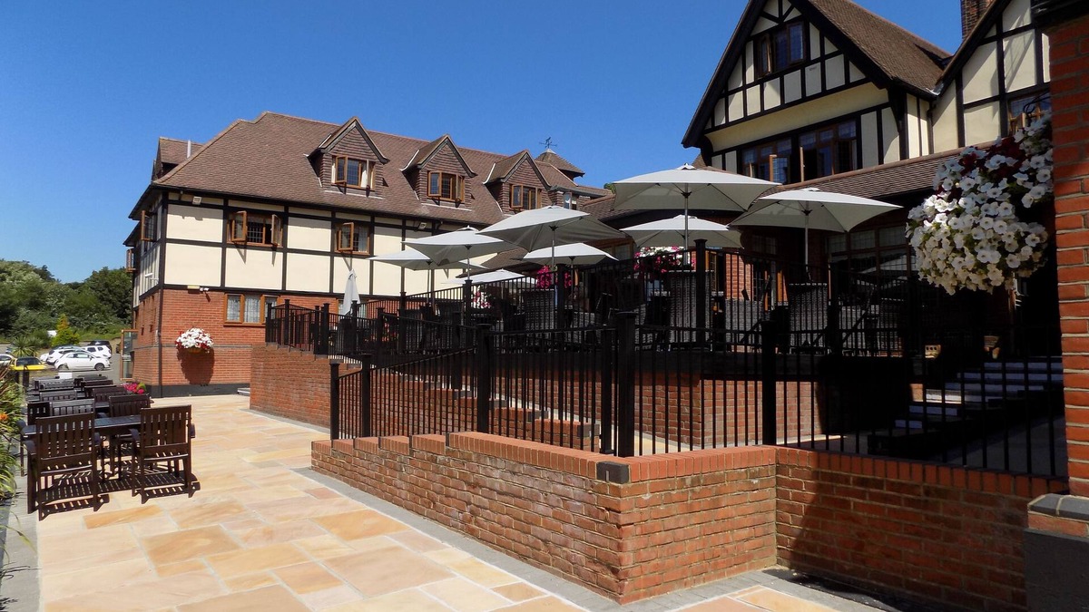 Warley Hotel | De Rougemont Manor Hotel & Suites