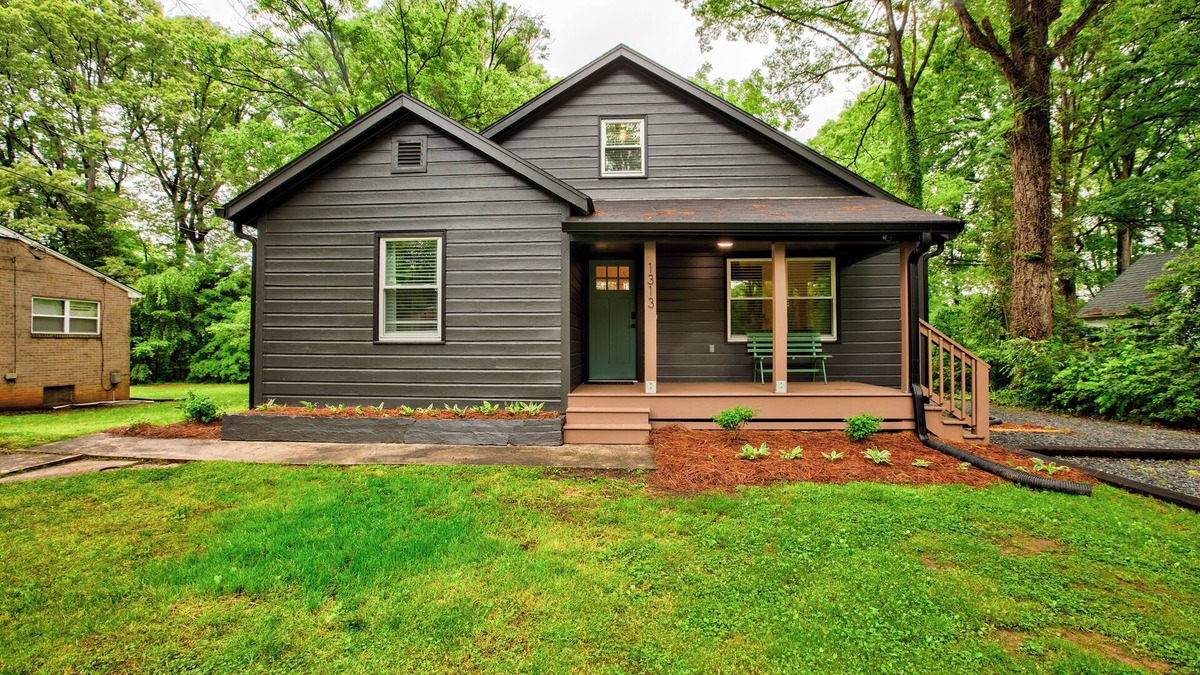 Winston - Salem House | Deacon Stays: The Brookwood - Walk to WFU