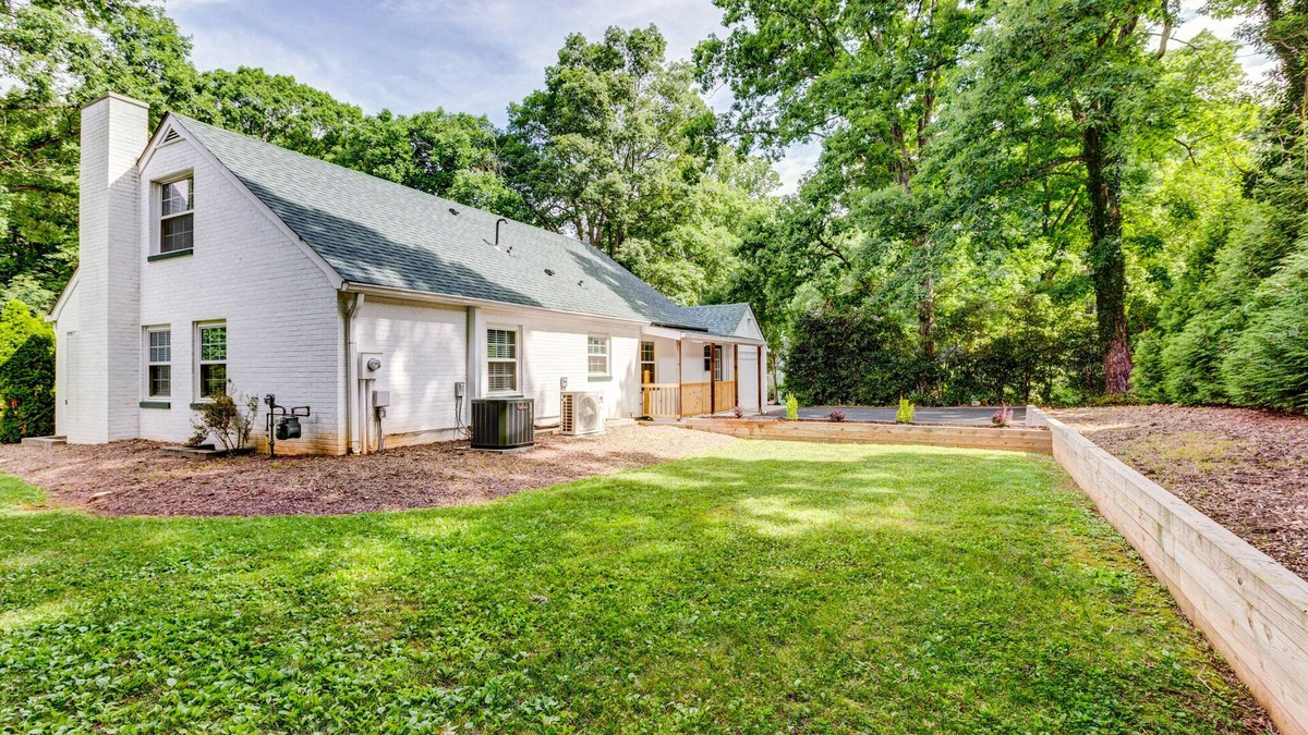 Winston - Salem House | Deacon Stays: The Idlewilde - Walk to WFU