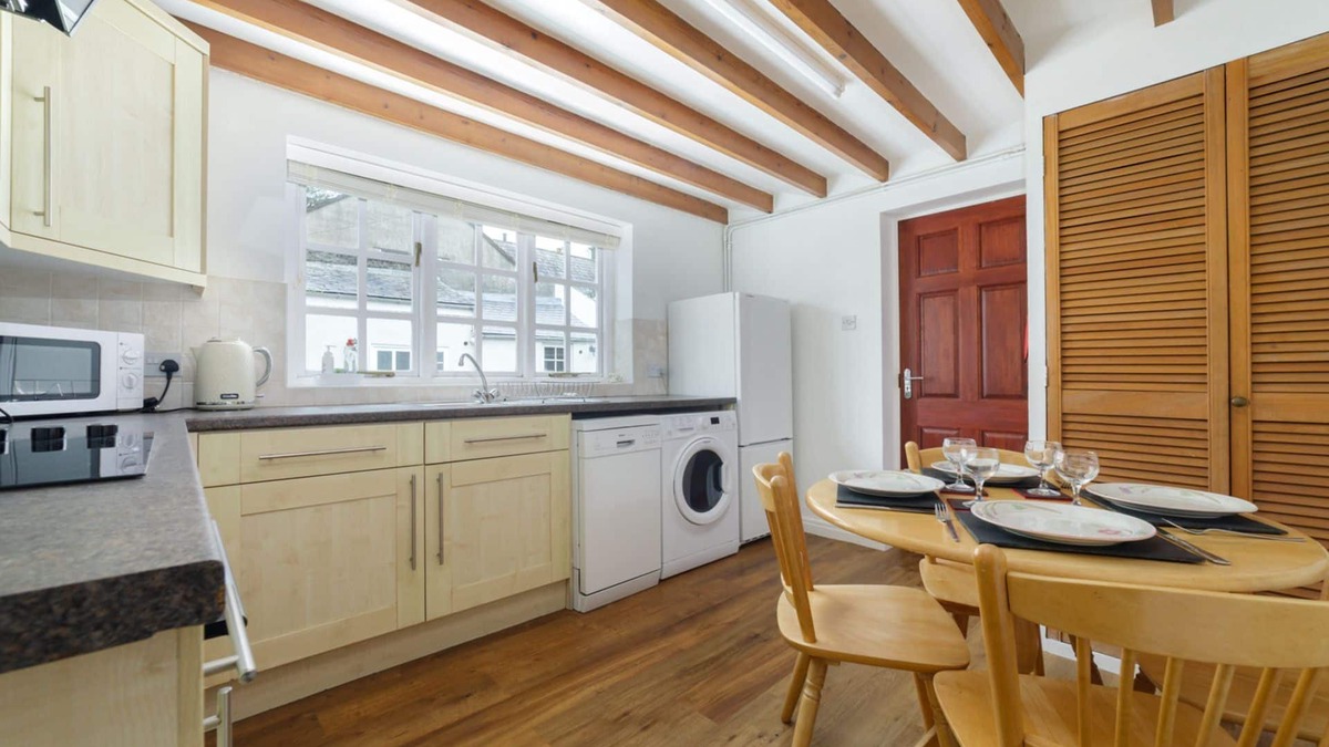 Douglas Cottage | Deaks Cottage, close to Douglas town centre and The Grandstand