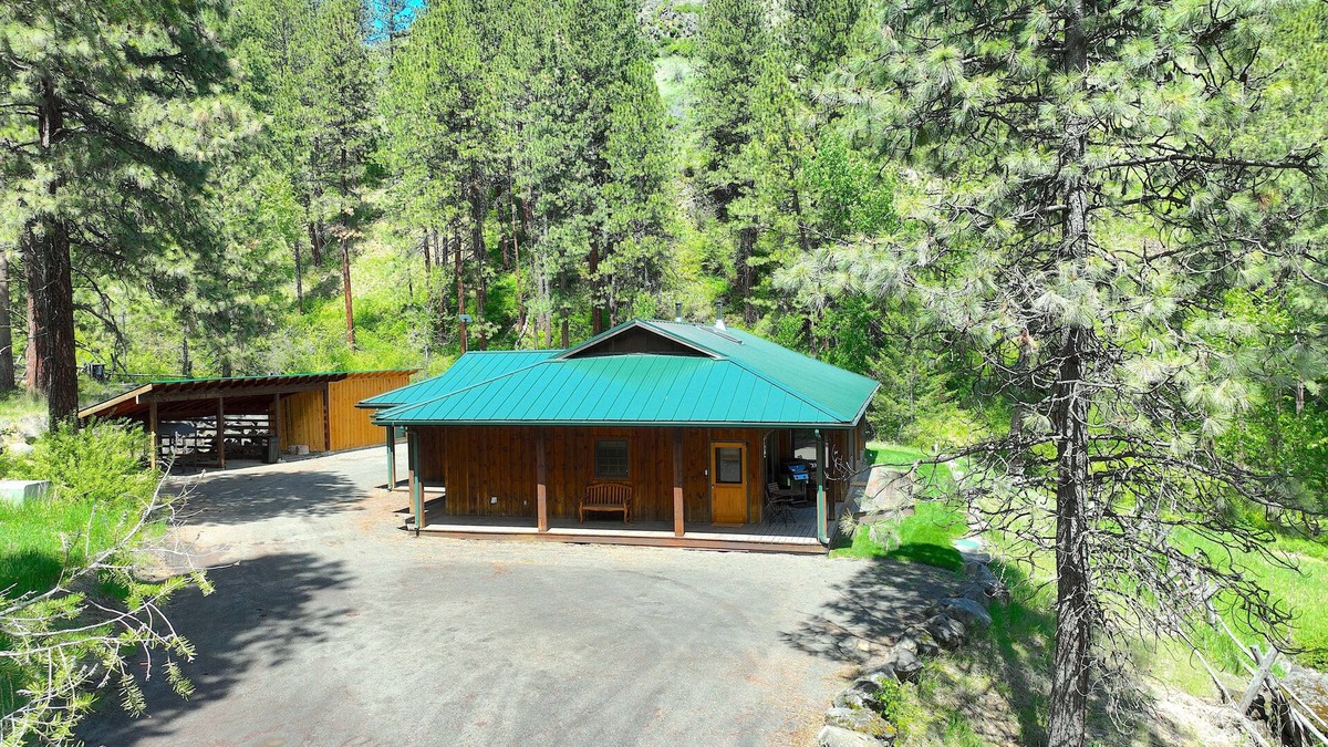 La Grande Cabin | Deal Canyon Ranch House