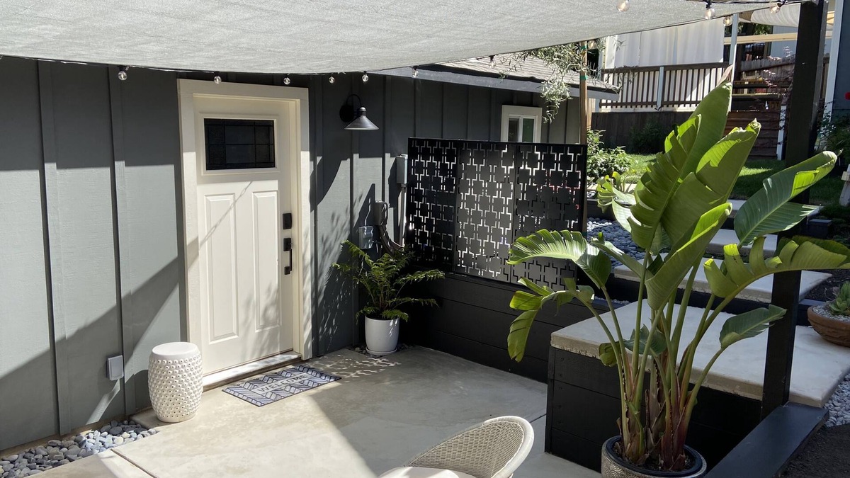 Auburn Cottage | Dean's Garage: Car-Shop Themed Luxury Small Home, Central Auburn