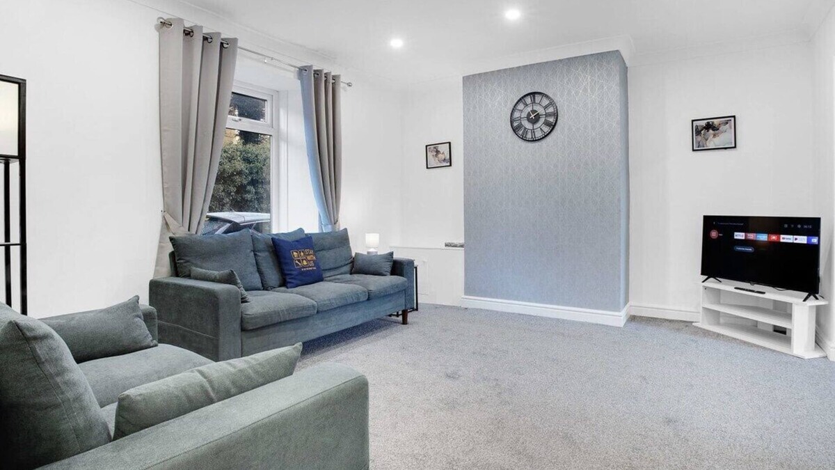 Hexham House | Dean St Retreat: Cosy Urban Escape, Sleeps 5!