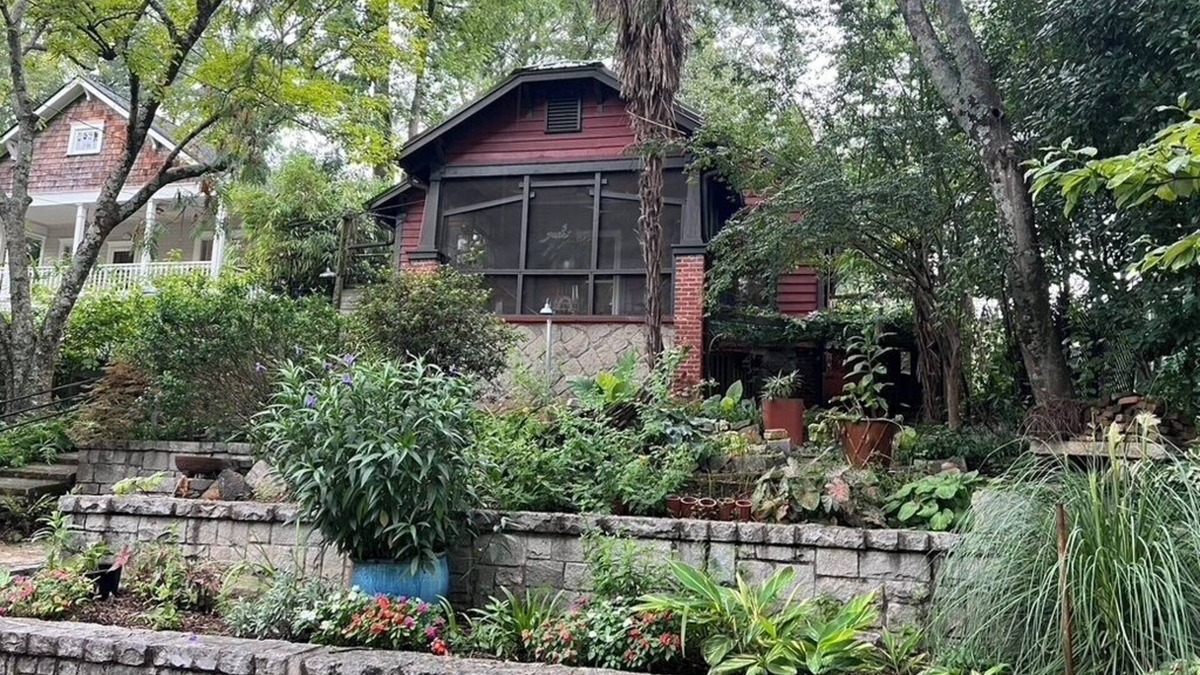 Oakhurst Apartment | Decatur Garden Studio Apartment
