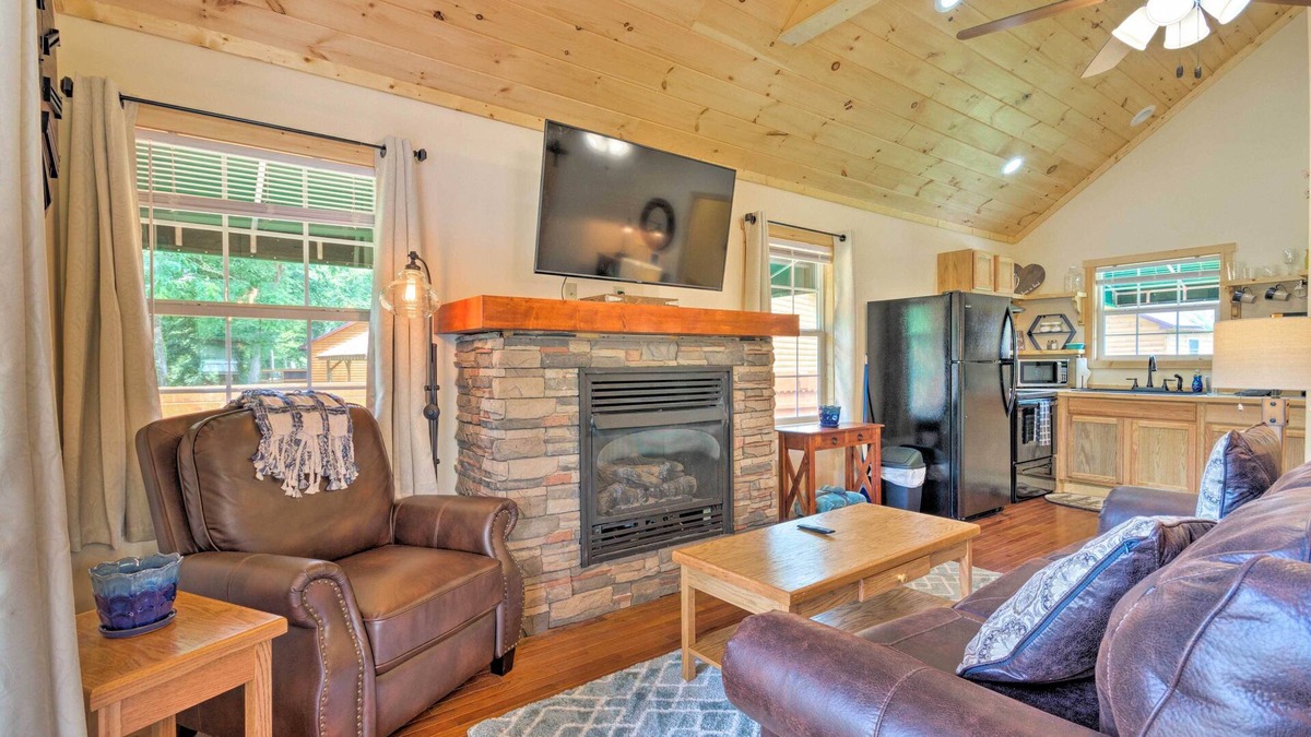 Cherokee Cabin | Deck & Hot Tub: Bryson City Riverfront Cabin!