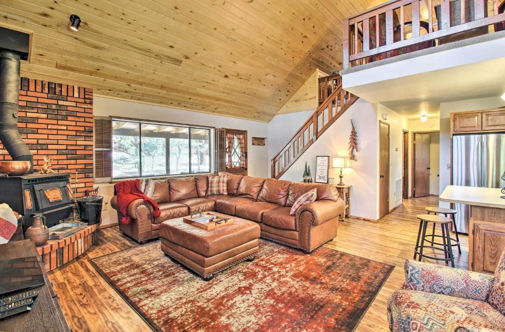Overgaard House | Deck, Porch and Grill Heber-Overgaard Getaway!
