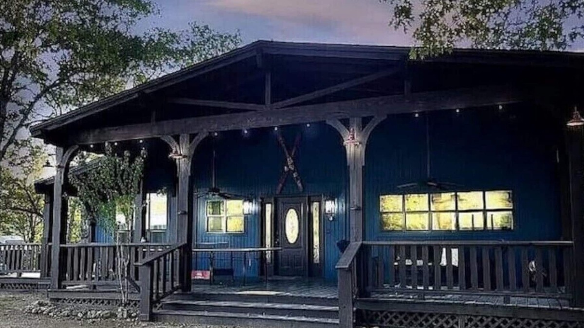Park Hill House | Decked Out at Lake Tenkiller - 6 beds, 4 bedroomsn