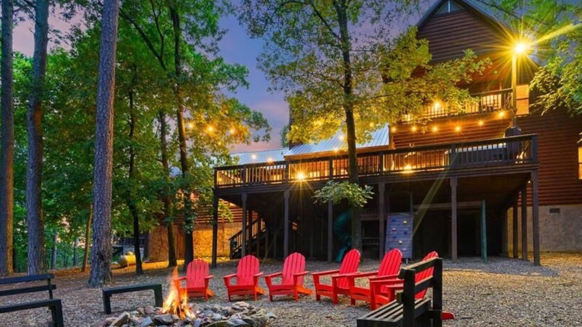 Broken Bow Cabin | Decked Out for 21! Views, Games & Bunk Bliss