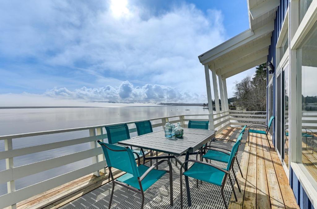 Shelton House | Decks and Views Waterfront Shelton Home