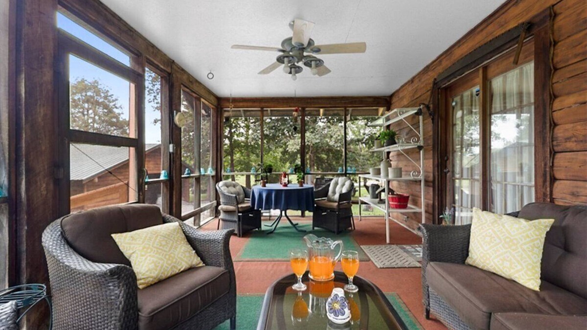 Williams Cabin | Deer Bend Cabin: A Beautiful Woodsy Escape in the Heart of Southern Indiana