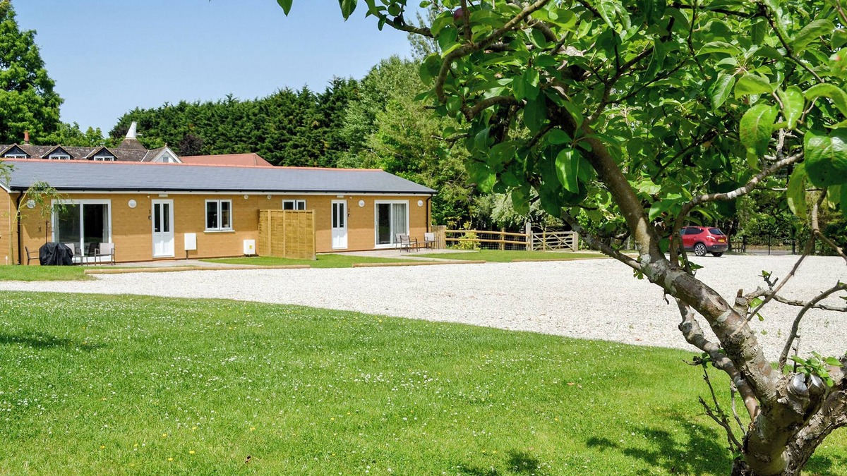 Abbess Roding Cottage | Deer Cottage 1 UK39330