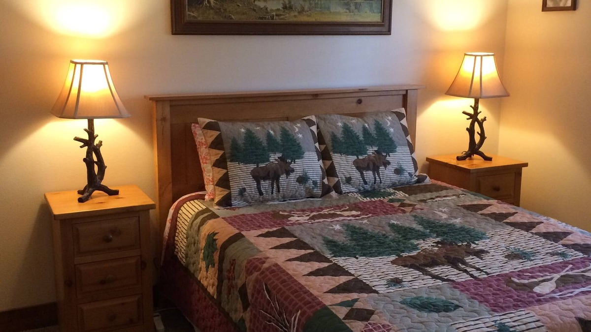 Estes Park Cabin | Deer Cozy Cabin by the Big Thompson River, Near R.M.N.Park.