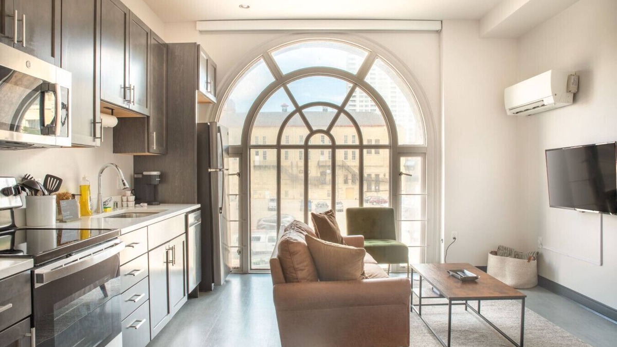 Westown Apartment | Deer District Studio Apt JC5 - One Block from Fiserv and Baird