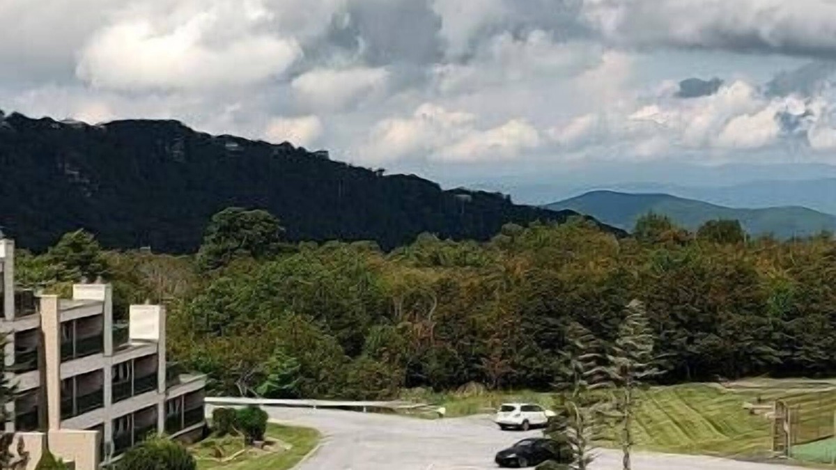 Banner Elk Condo | Deer Park Suite w/Pool, hot tub - Overlook Wedding Barn Discount - 4314