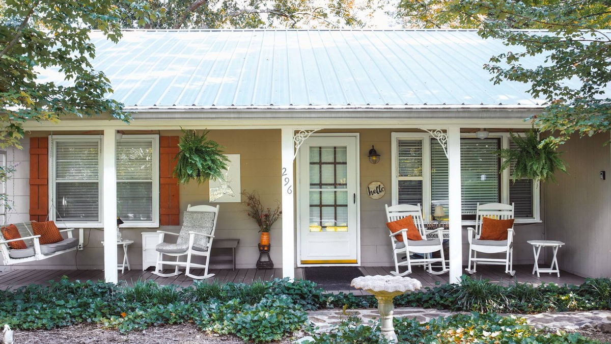 Toccoa House | Deerfield Cottage where one can often see DEER in both the front and back.