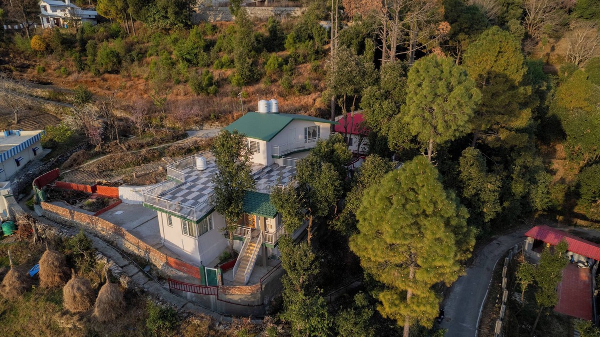 Tehri Cottage | DeerWood Cottages - Serene 3 BHK cottage near Kanatal & New Tehri in Uttarakhand