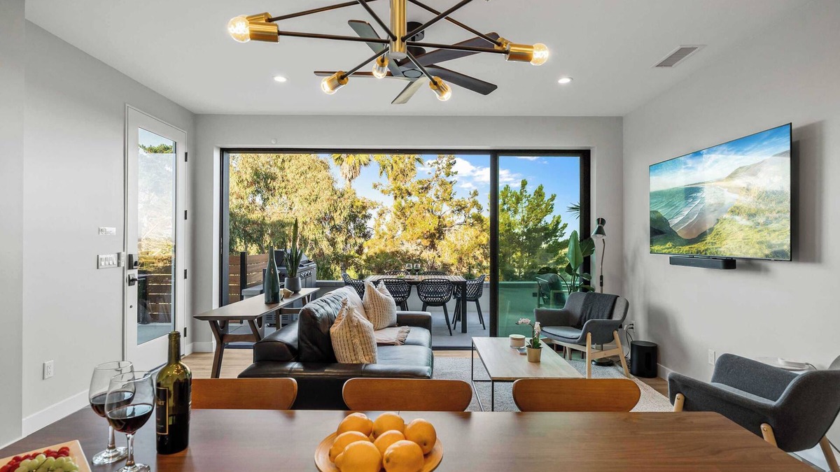 Del Mar Heights Apartment | Del Mar Retreat - Laundry, BBQ, Firepit, AC, Patio