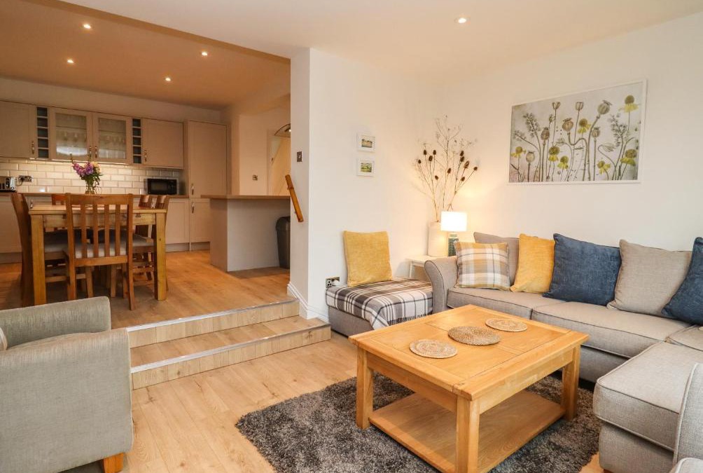 Bishop's Cleeve House | Delabere Road