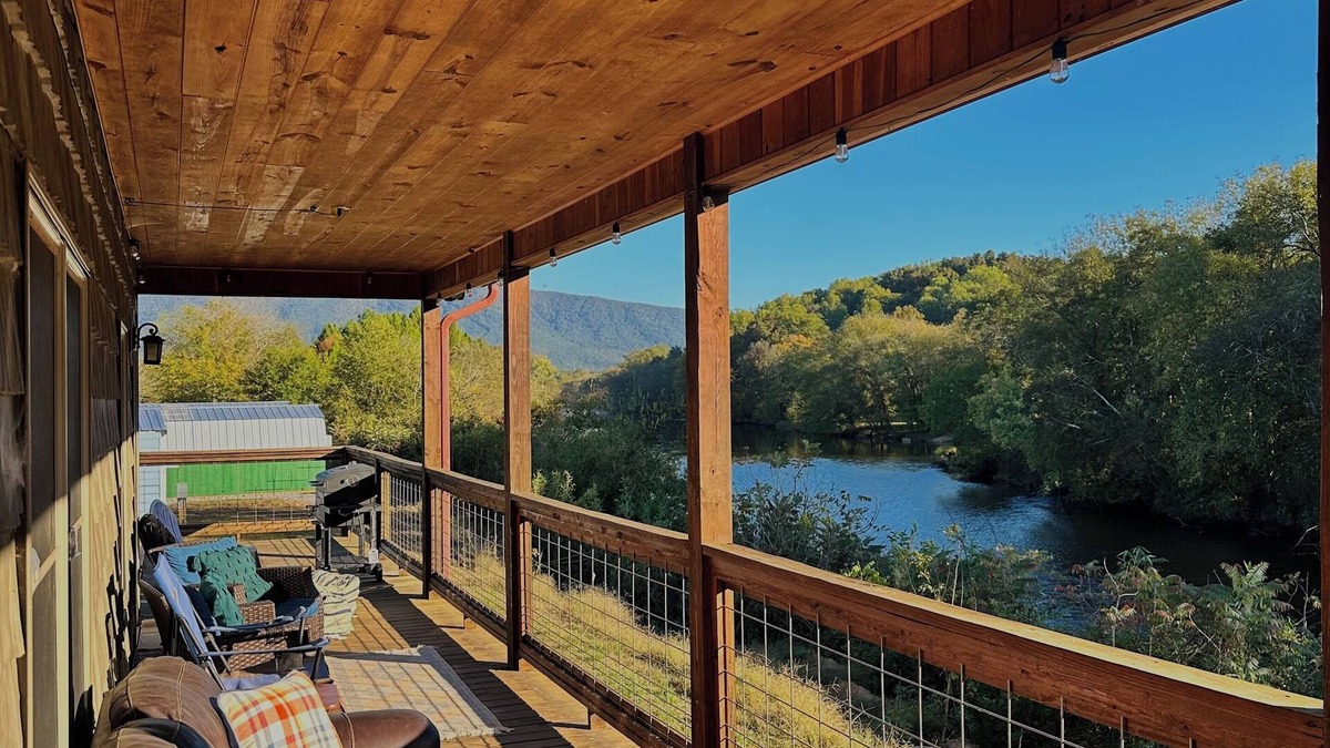 Tennga Cabin | Delaneice Riverside Cabins