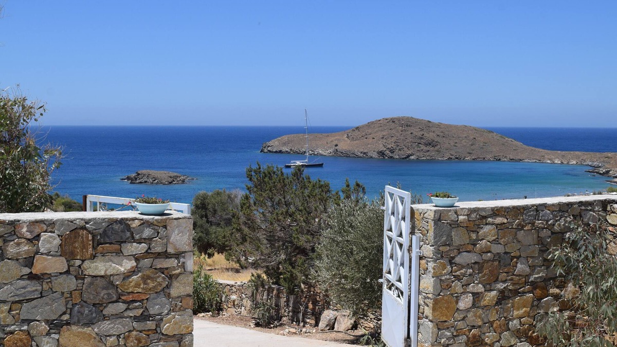 Delfini Villa | Delfini, Syros - A 'Paradise Location' (BBC World) Be in the company of Cats
