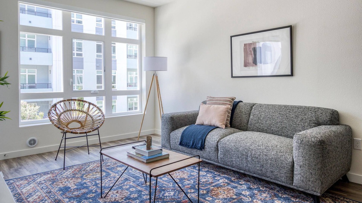 Pill Hill Apartment | Delightful 2BR + Parking in Oakland by Zeus