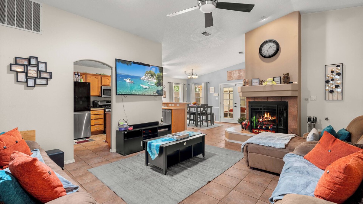 Paradise Hills Civic House | Delightful 3 bedroom home in Albuquerque