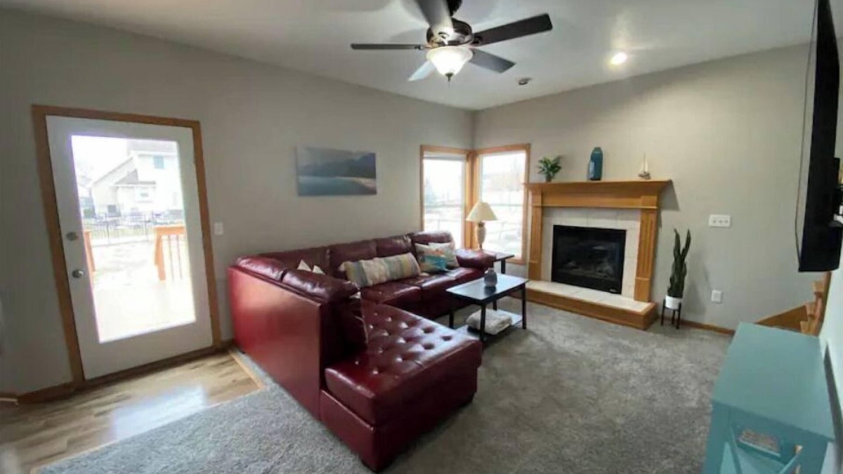 Waukee House | Delightful 5b stay in Paradise!
