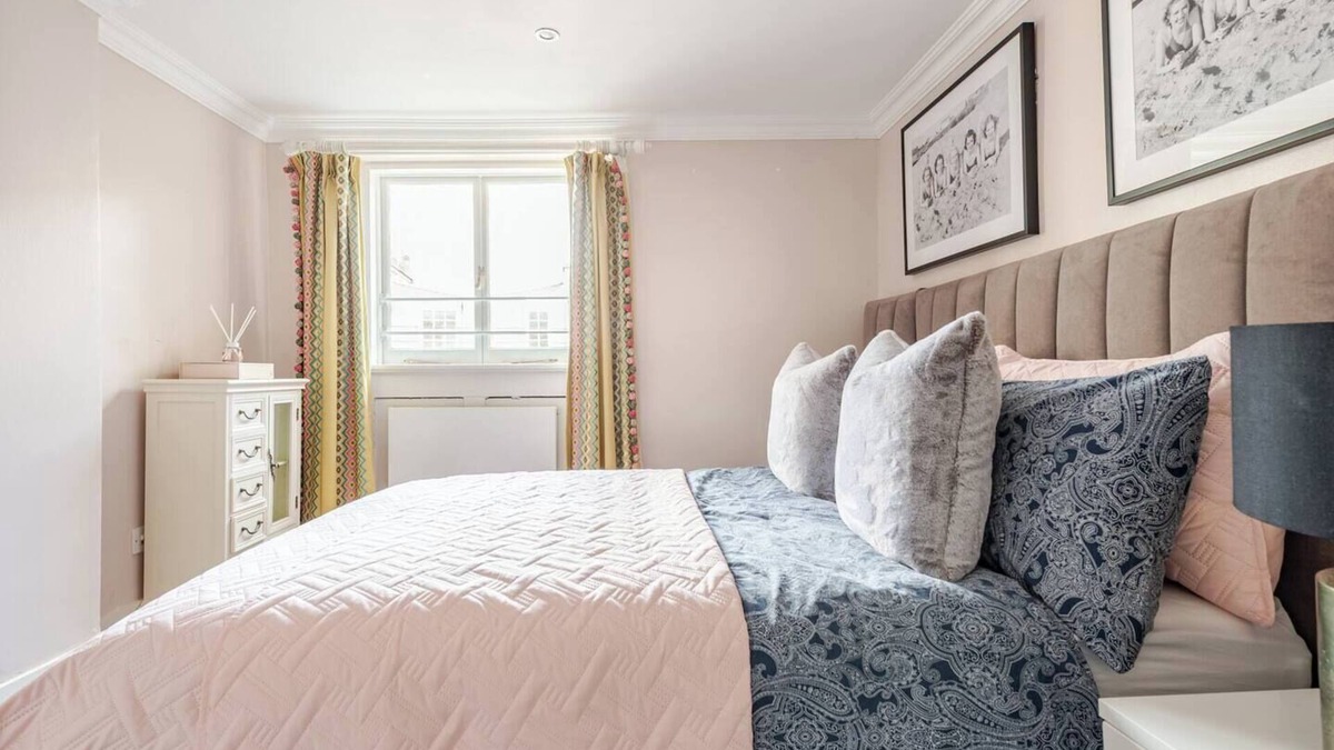 Belgravia House | Delightful 6 Bed Villa by Buckingham Palace with AC