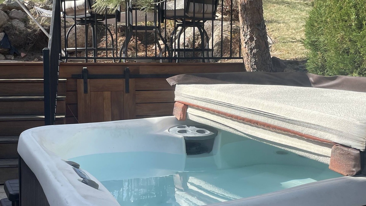 Southwest Colorado Springs Apartment | Delightful and private, Broadmoor area, Hot tub, 1 Bedroom Studio in a home,