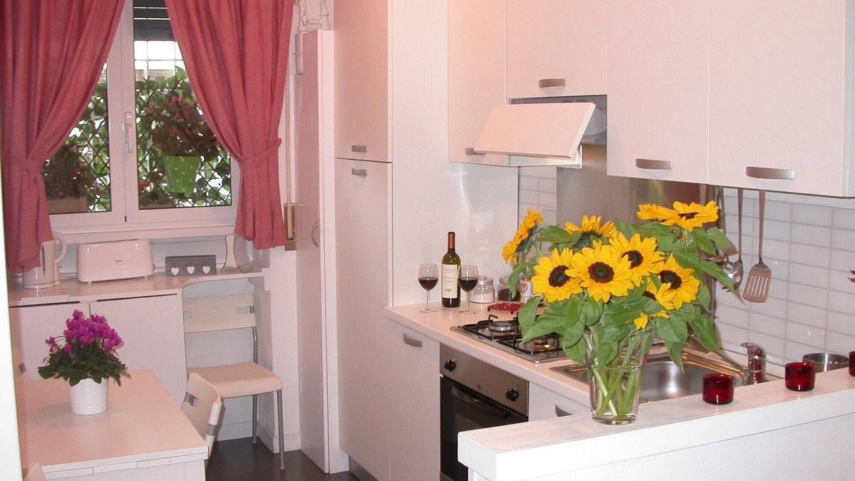 Vatican Apartment | Delightful apartment just steps from the Vatican and close to the subway