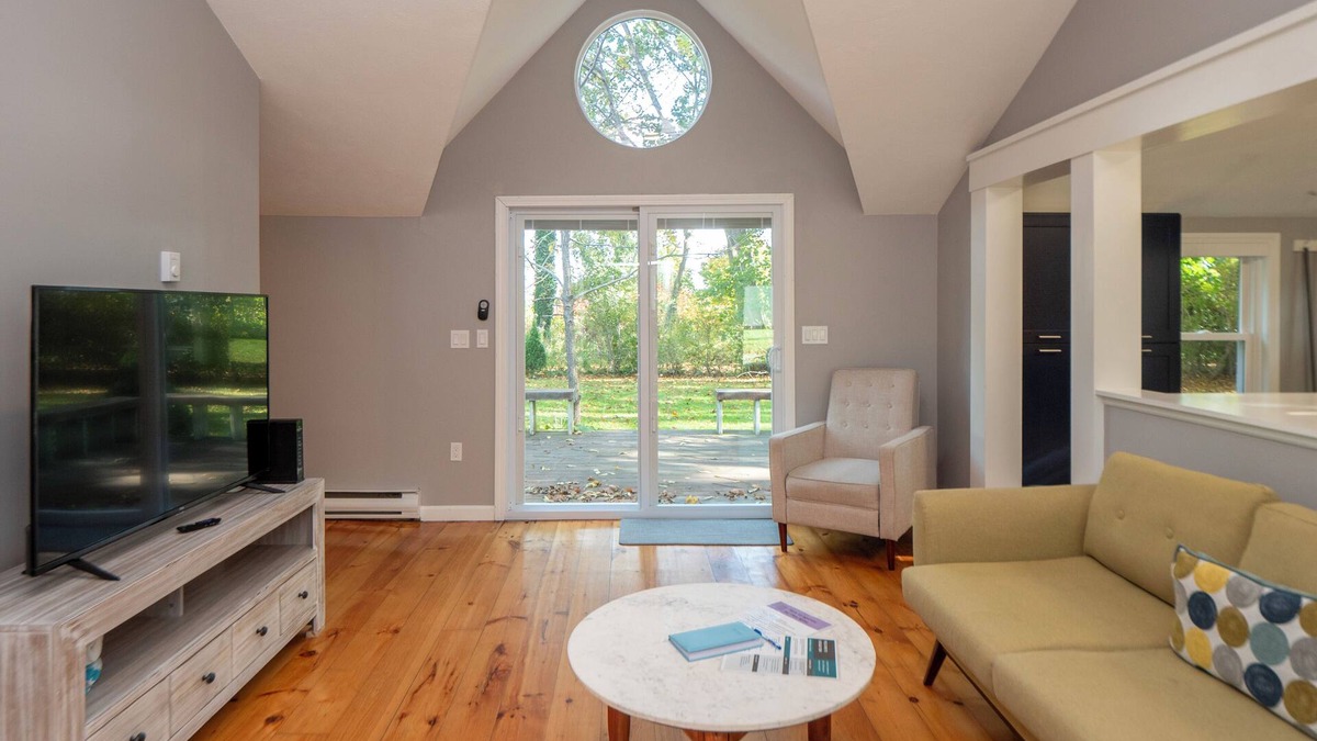 Middletown House | Delightful, Charming, Oversized 2 bedroom 2 bath Cottage!