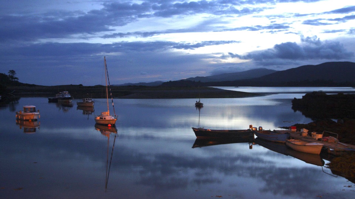 Blackwater Bridge Cottage | Delightful cottage set in picturesque surroundings. Family & pet friendly