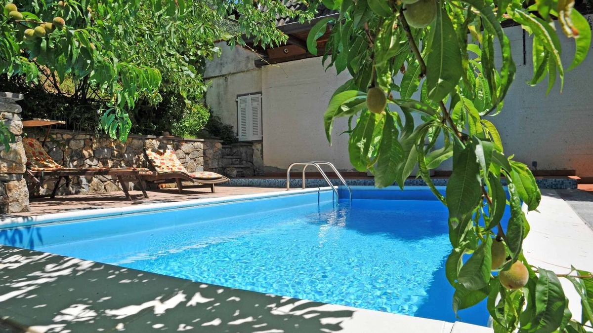 Sarzana Villa | Delightful cottage with pool, WiFi, BBQ, Wood Oven, close beaches & Cinque Terre