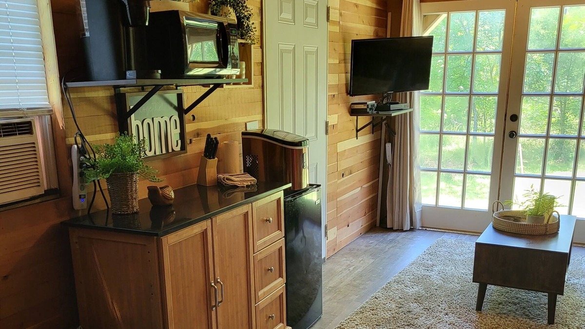 Proctor Cabin | Delightful Couples Cabin Close to River