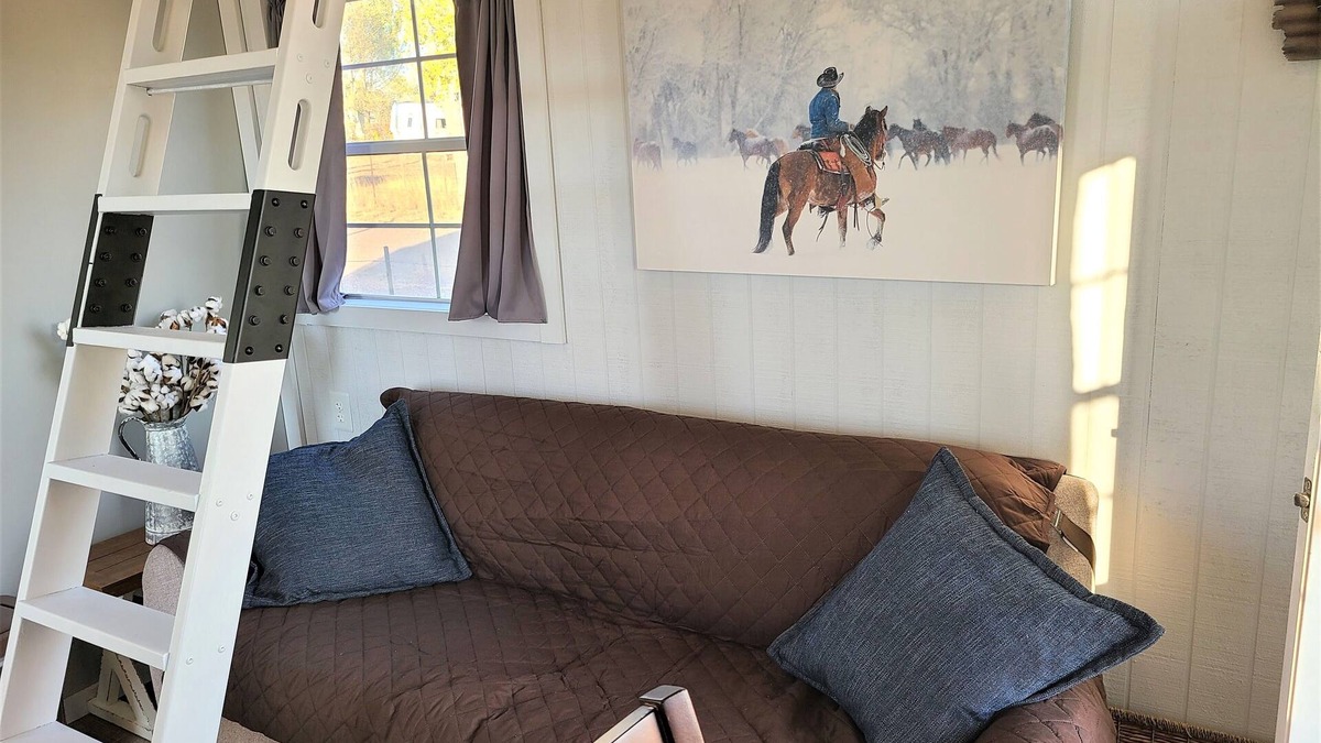Young Cabin | Delightful, cozy mini cabin with 2 bedrooms