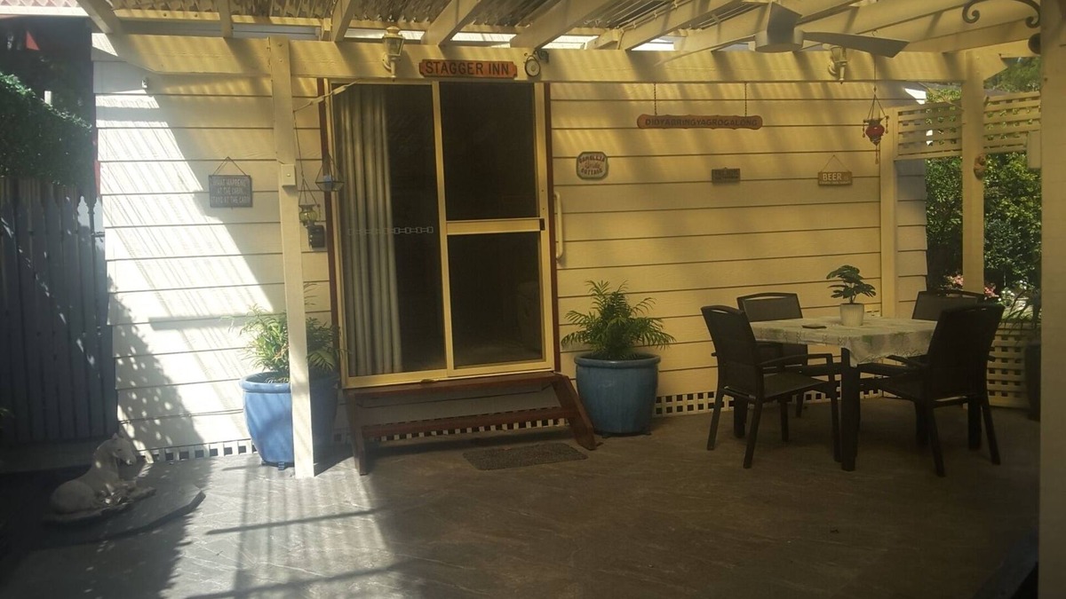 Belrose Cottage | Delightful fully self contained cottage with all amenities included.