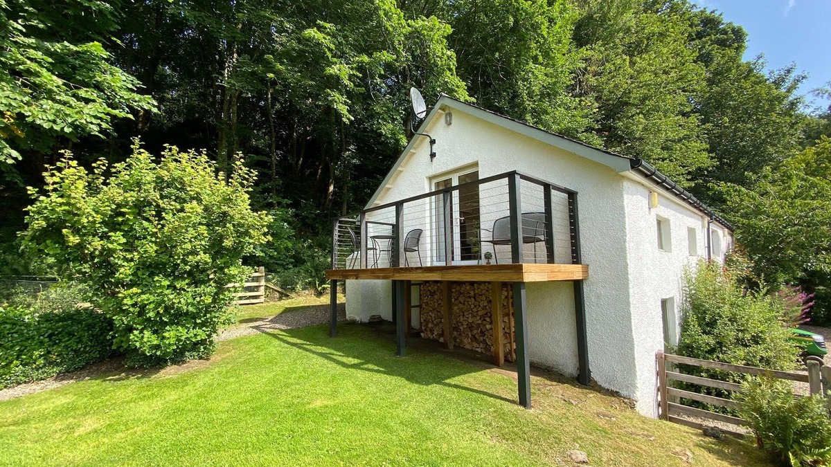 Murthly Cottage | Delightful holiday cottage in a peaceful, rural location with stunning views