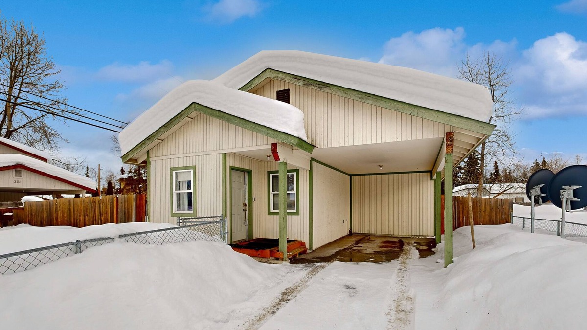 Northeast Anchorage House | Delightful mountain-view retreat with spacious deck & jetted tub - dog-friendly