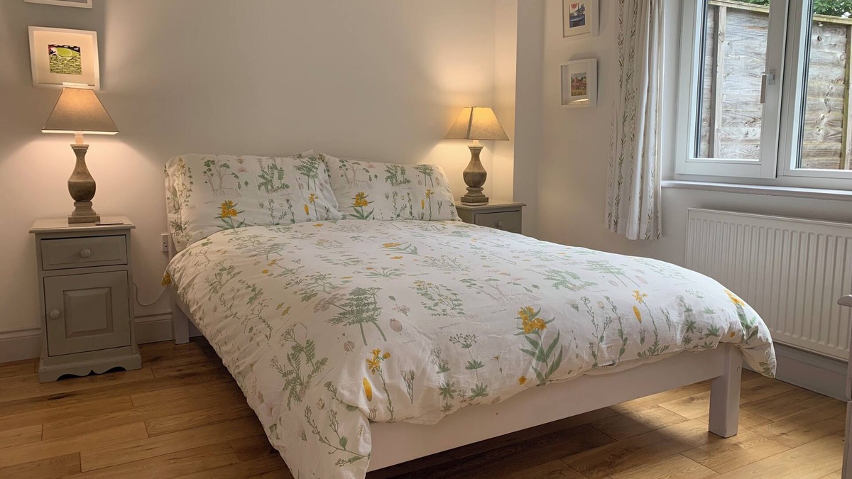 Aldborough House | Delightful Norfolk countryside barn with free parking & WiFi, dog friendly too
